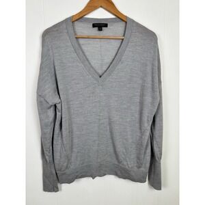 Banana Republic Women's Size Medium  100% Merino Wool V Neck Sweater Gray